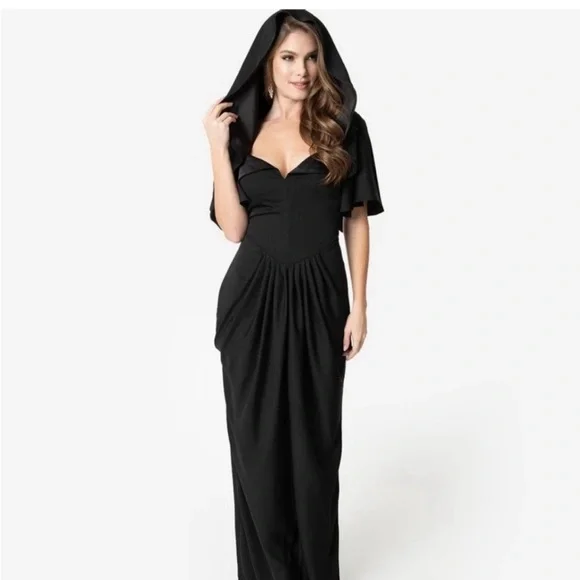 Micheline Pitt x Unique Vintage Zhora Hooded Gown - Picture 1 of 4